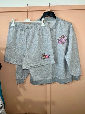 Gray Western Crewneck Sweatshirt & Shorts Set with Pink Graphic